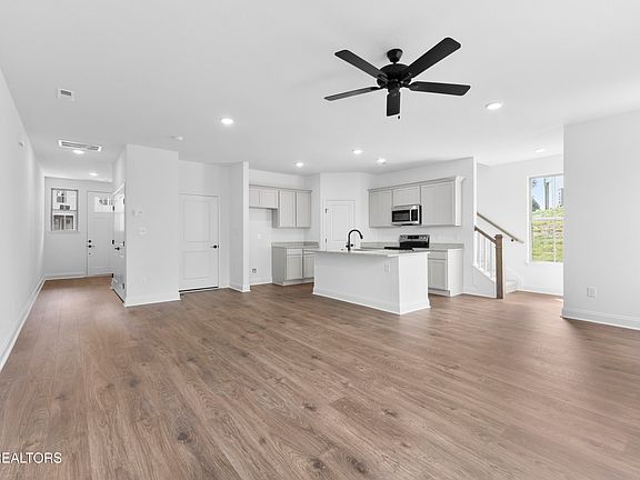 5th image of 1634 Bennett Village Dr
