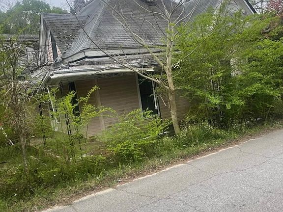 2nd image of 233 Railroad St