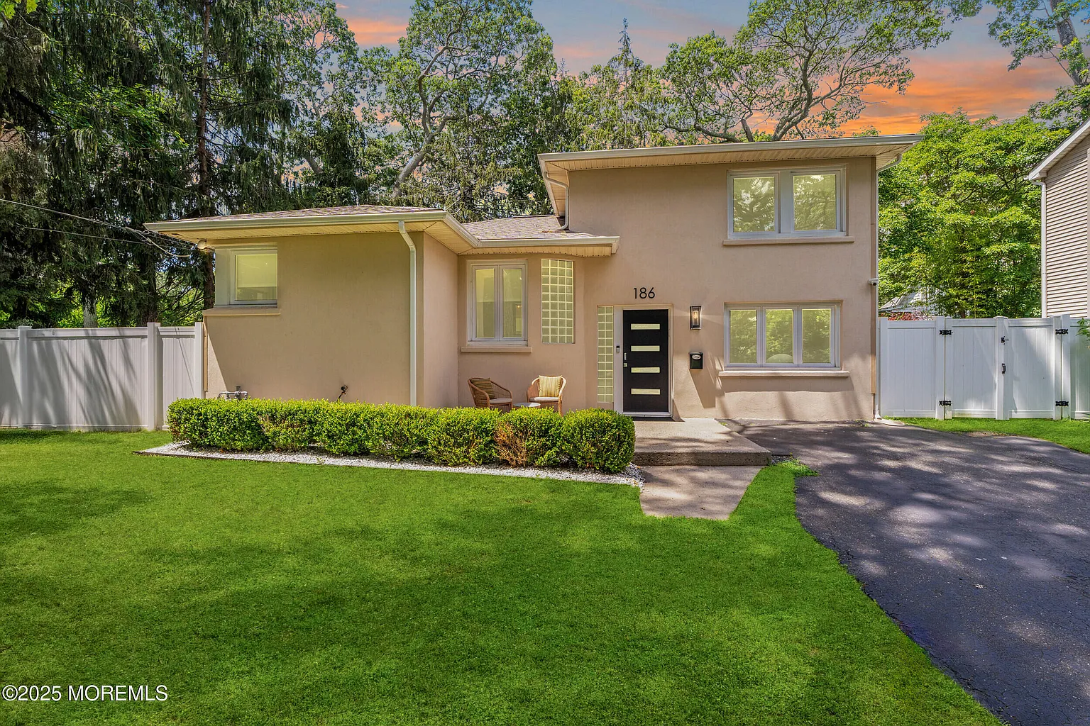 186 Elmwood Road photo 1