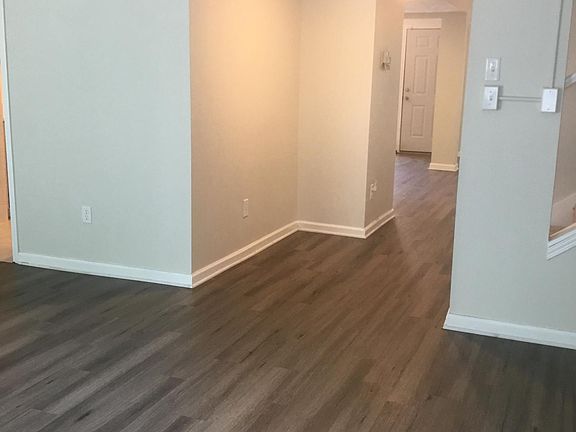 3rd image of 732 Somerset Ct