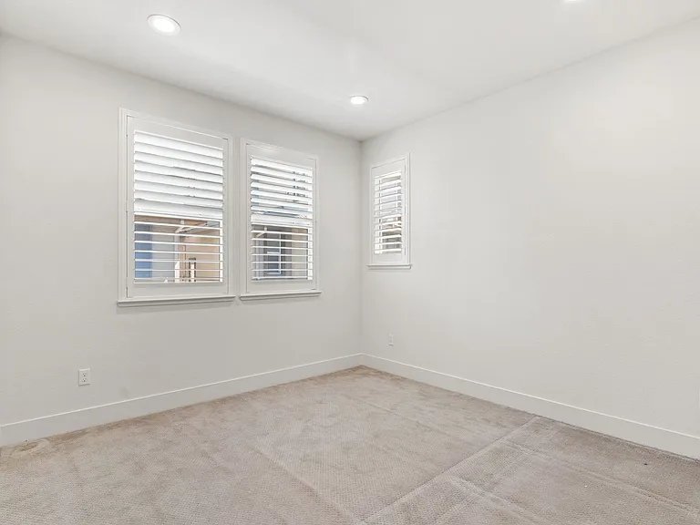 2730 Bette St — Photo 44