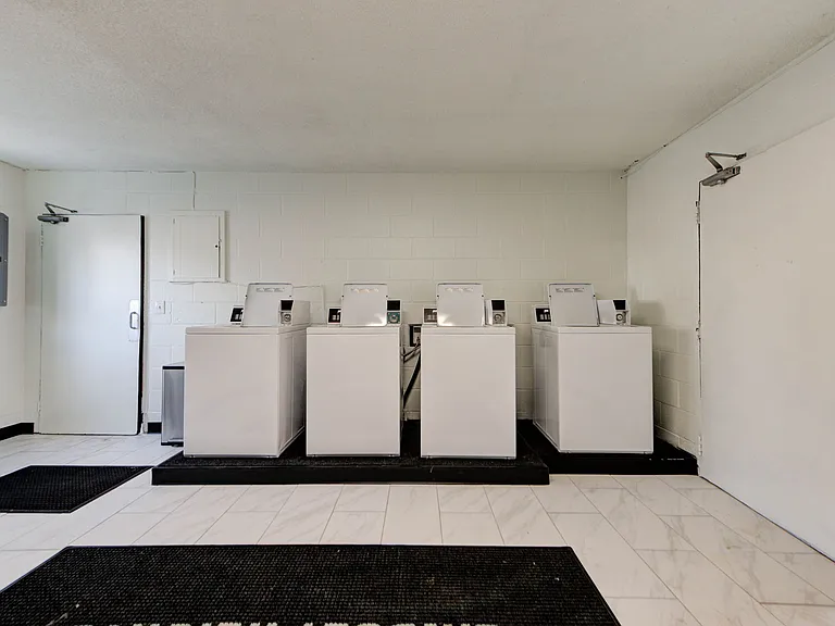 1325 W Lindsey St — Photo 22