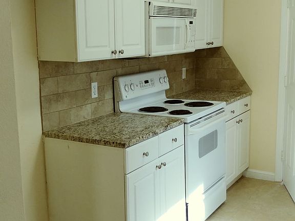 3rd image of 1209 N Knowles Dr