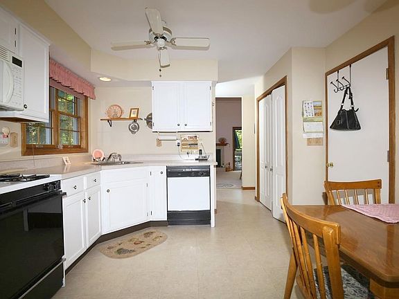 4th image of 90 Woodside Dr