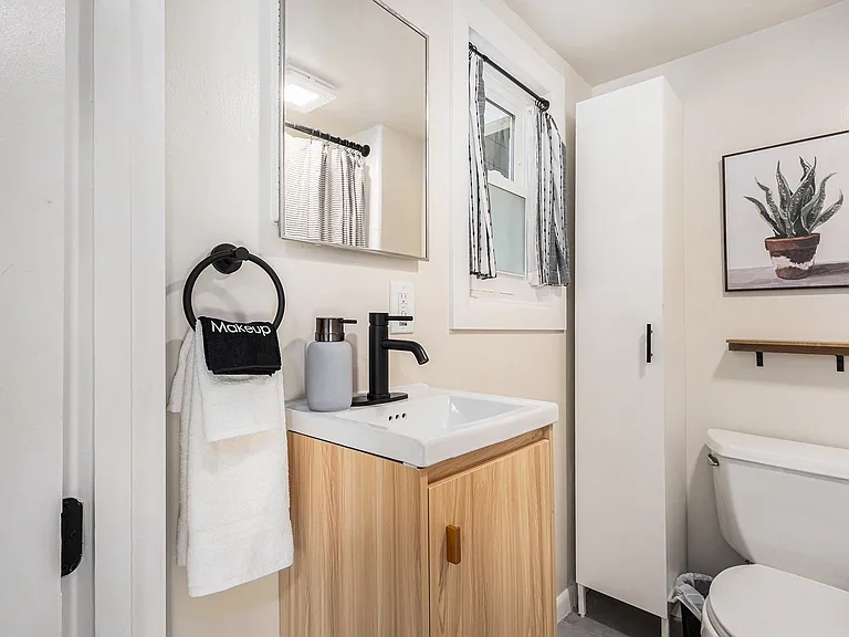 37 Gold Ave NW #2 — Photo 9