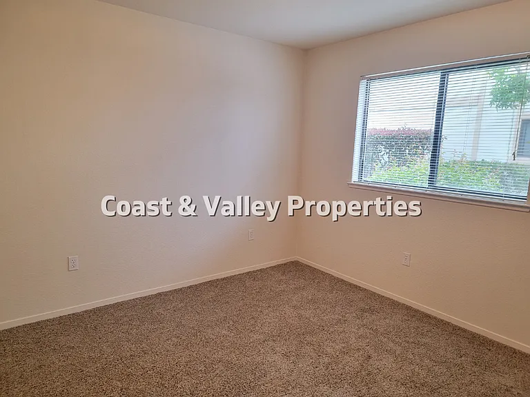 776-780 Nacional Ct — Photo 14