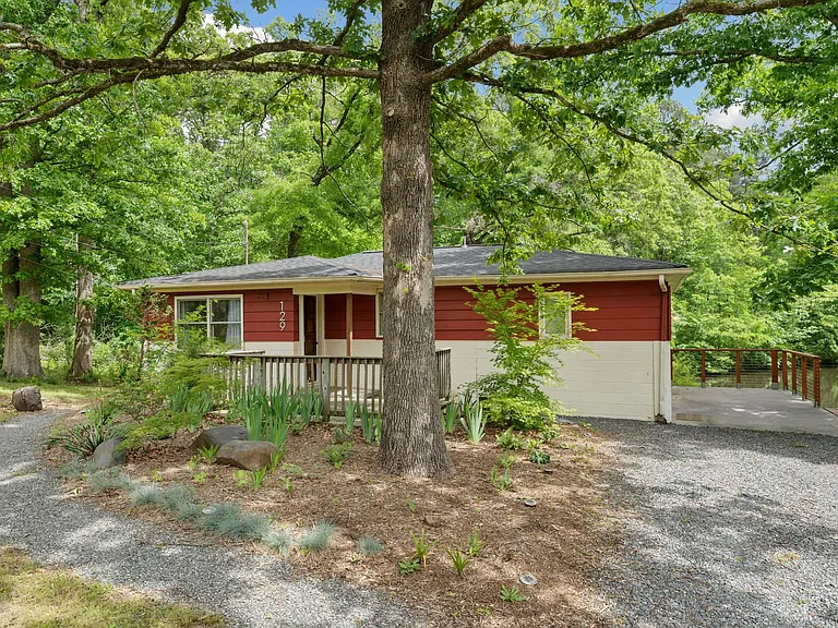 129 Beasley Ave — Photo 1