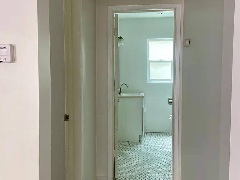 720 Silver Lake Blvd #2 — Photo 6