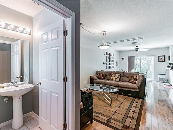 4th image of 9606 Carlsdale Dr