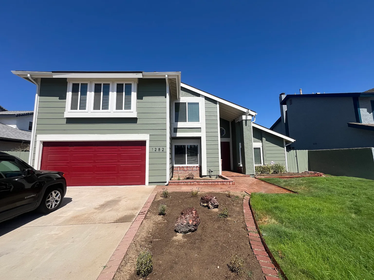 5 bed, 2200 sqft, $5,000 — Photo 1