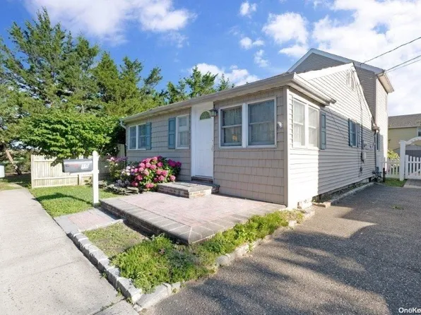 10 Bayview Street E, East Rockaway, NY 11518
