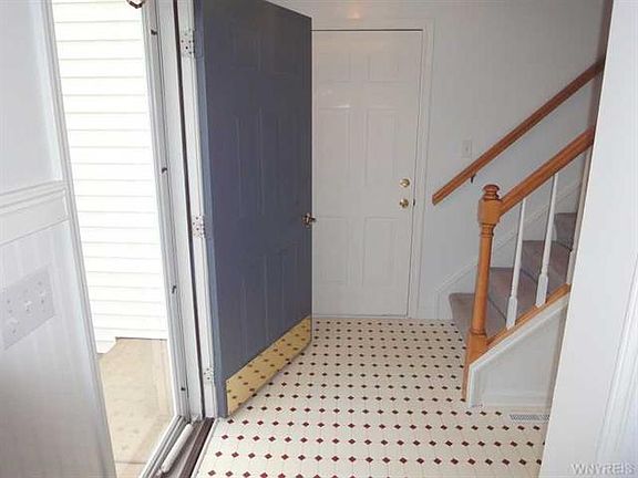 2nd image of 3023 Clescent Dr