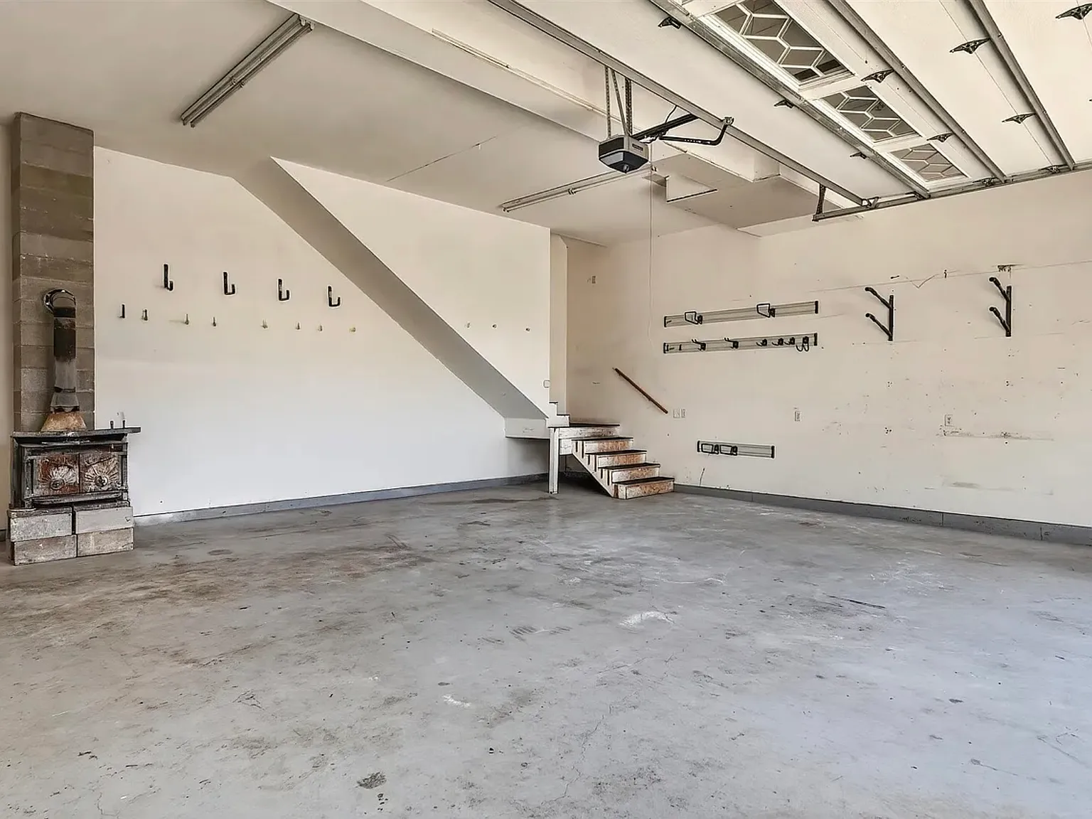 1127 W Fairview Ave — Photo 4