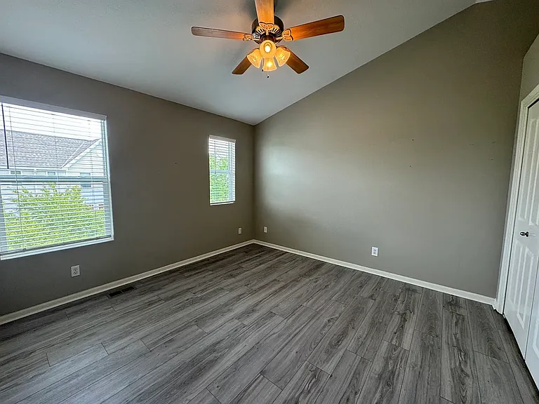 18159 Hayes Plz — Photo 11