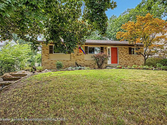 3rd image of 2600 Darien Dr