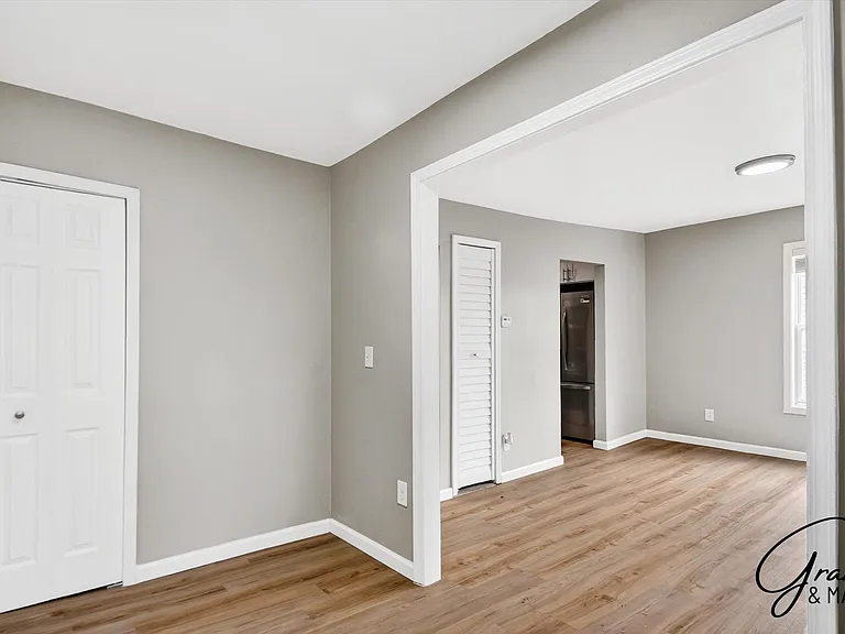 11319 Chalmers Ave — Photo 14