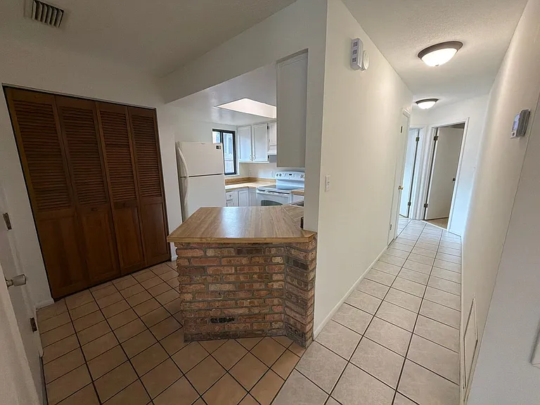 3005 E Jefferson St — Photo 5