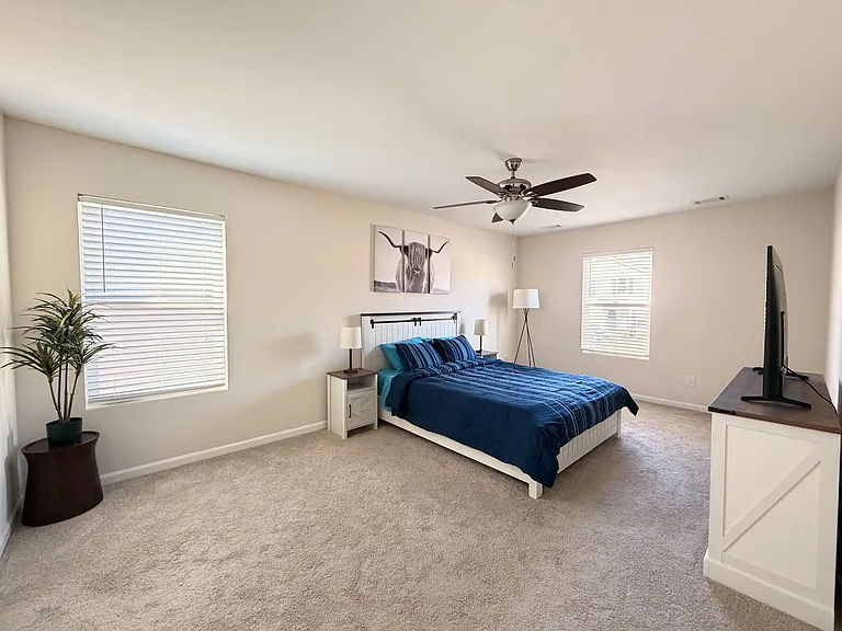 301 Long Grove Ln — Photo 6