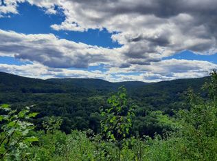 319 River Rd S, Putney, VT 05346