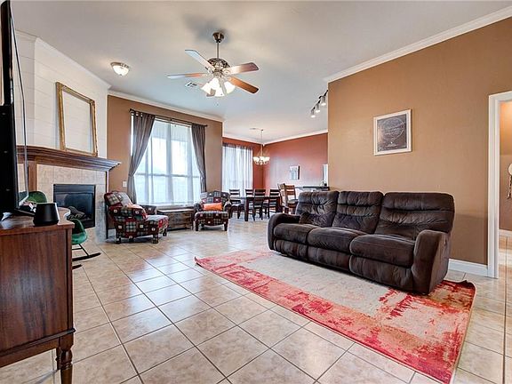 4th image of 4840 Montrose Dr