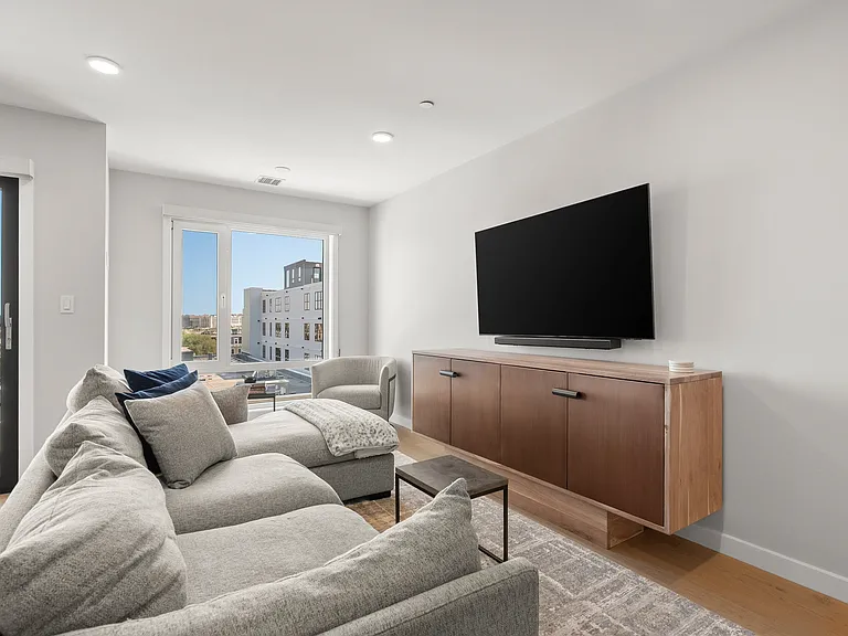 457 W Broadway #502 — Photo 12