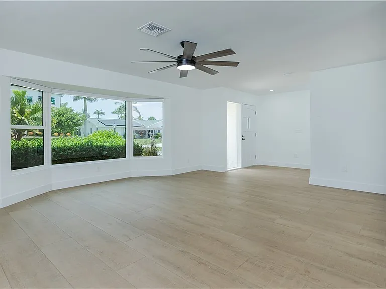 5609 De Soto Ct — Photo 12