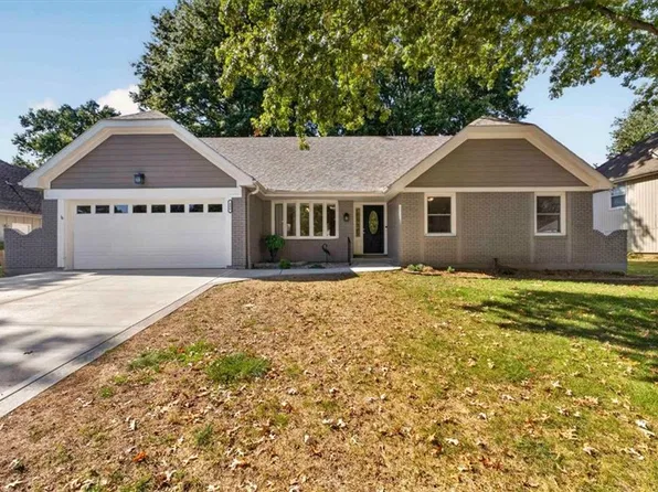 406 SE Richardson Pl, Lees Summit, MO 64063