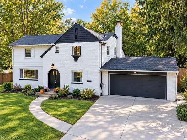607 Castle Blvd, Akron, OH 44313