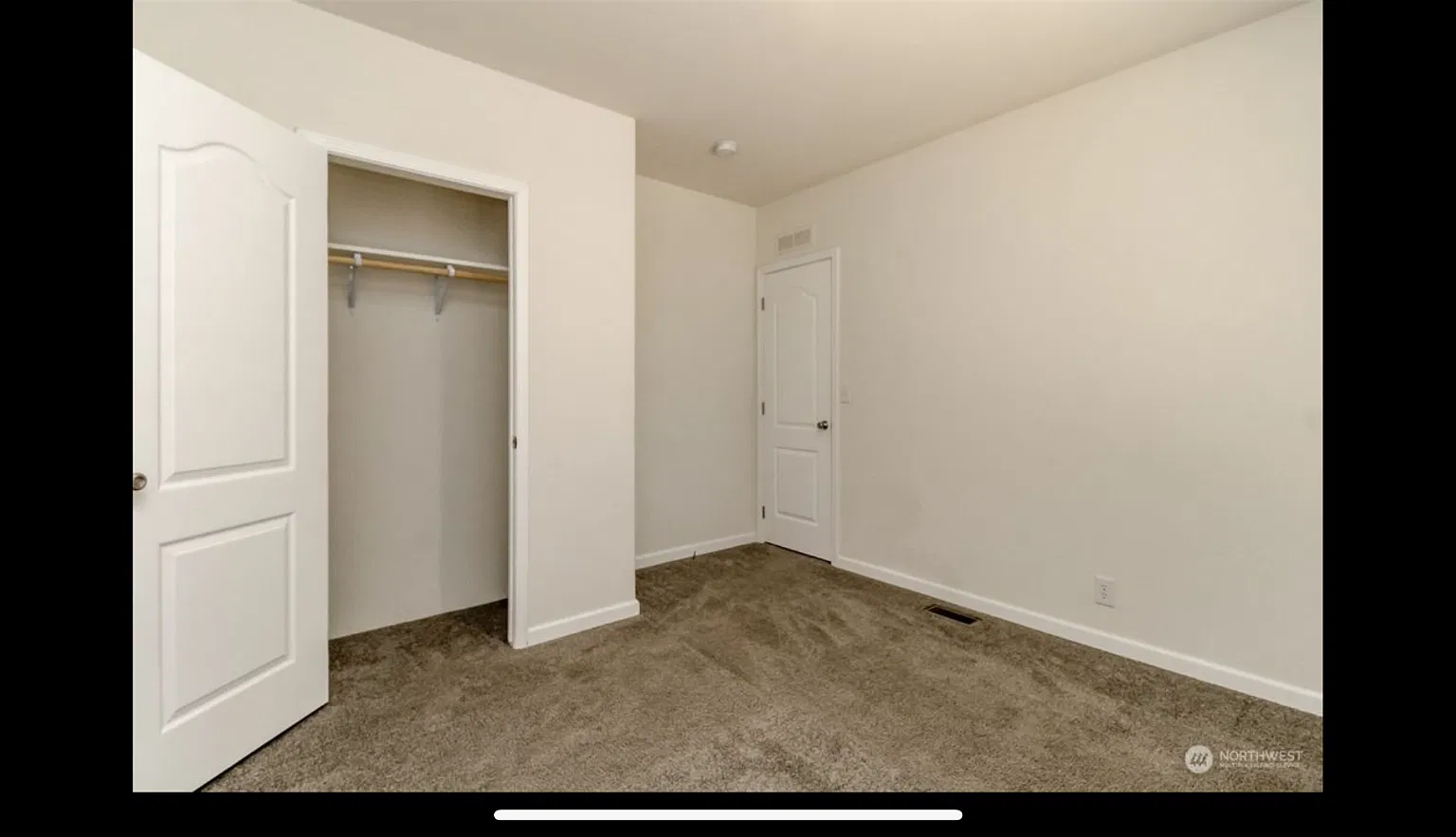 3 bed, 1.5 bath, 1620 sqft, $3,000 — Photo 2