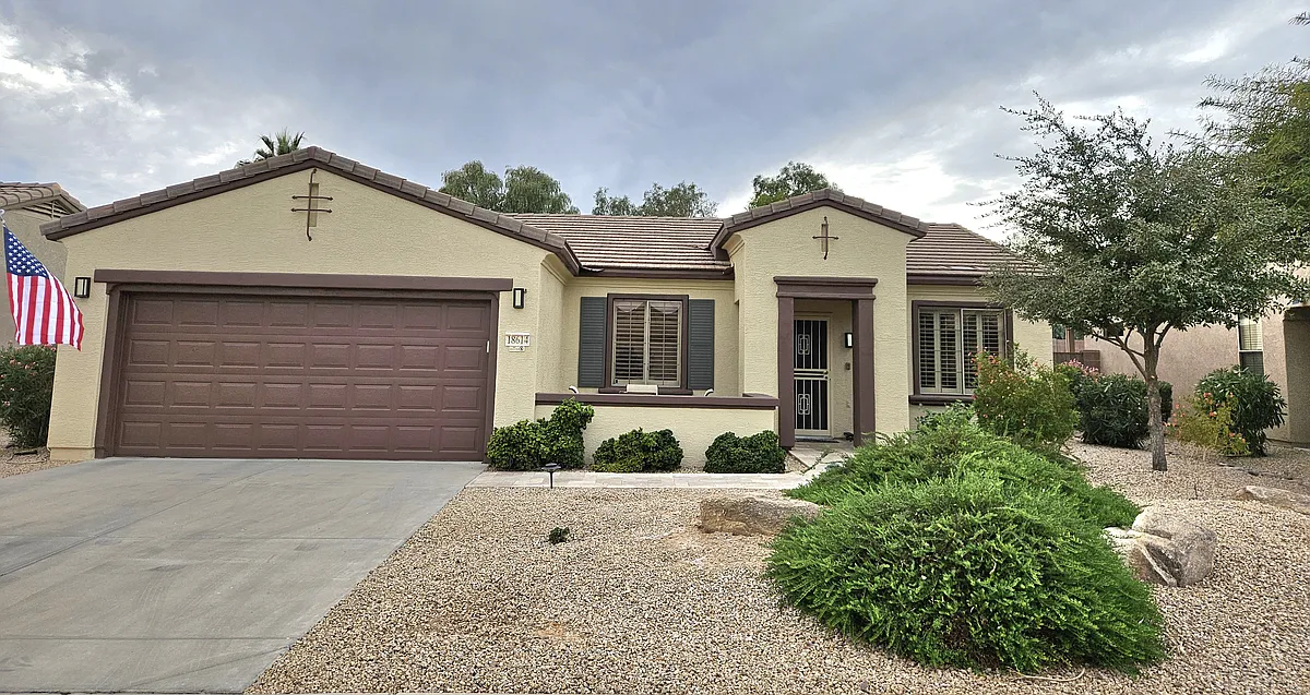 Photo 1 of 17 - 18614 N Summerbreeze Way - Surprise, AZ Primary Photo - 18614 N Summerbreeze Way