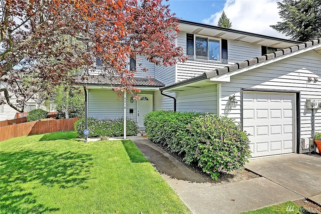 3 bed, 1.5 bath, 1449 sqft, $3,200 — Photo 1