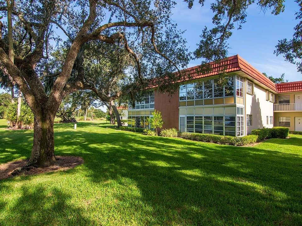 1st image of 9 Vista Palm Ln