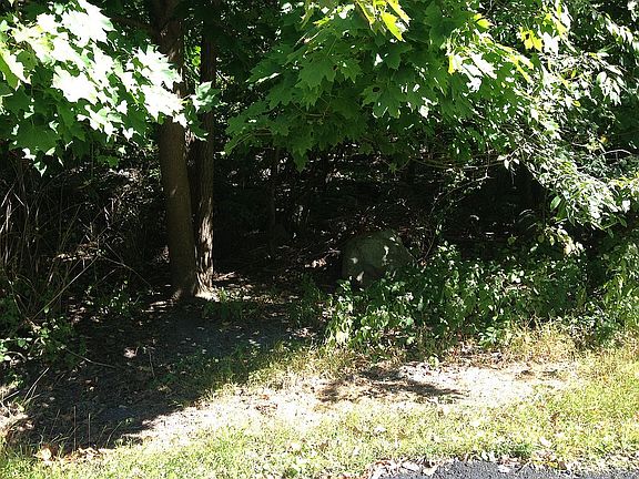 5th image of 2945 Acorn Ave
