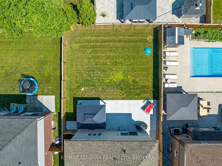 7 Riley Ave — Photo 3