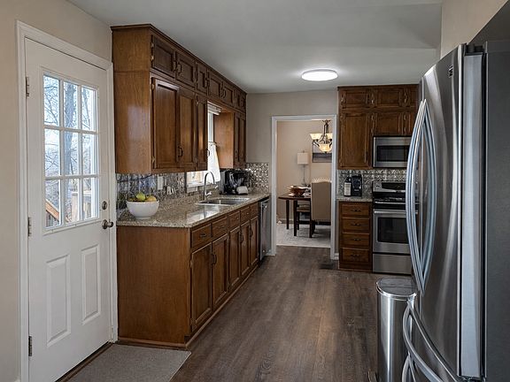 2nd image of 2207 Williamsburg Dr