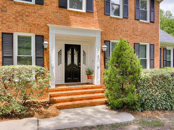 2nd image of 4122 Knollcrest Cir N