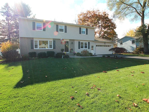 42 Anytrell Dr, Webster, NY 14580