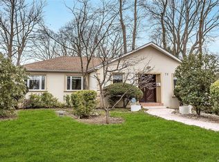 72 Knollwood Rd, Roslyn, NY 11576