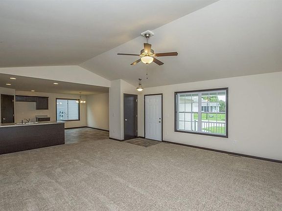 3rd image of 7515 Summerset Ave NE