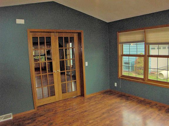 5th image of 615 W Chapel St #1