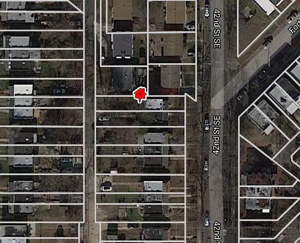 1527 42nd St SE photo 1