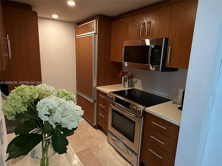 10275 Collins Ave #533 — Photo 36
