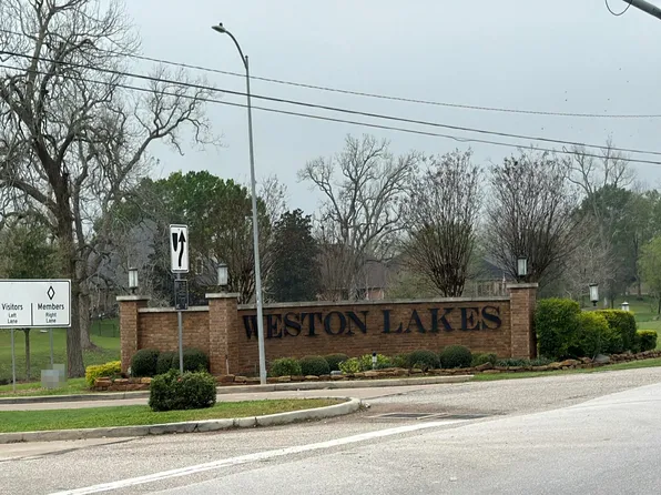 33206 Whitley Ct, Weston Lakes, TX 77441