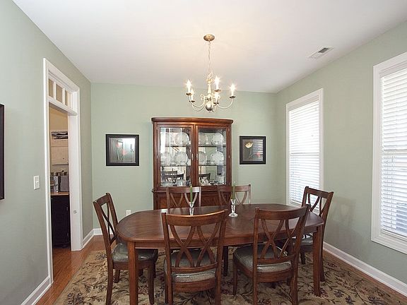 Beautifully hardwood floors on the 1st floor