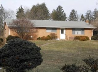 322 S Eberhart Rd, Butler, PA 16001