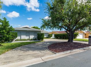 11265 8th St E, Treasure Island, FL 33706