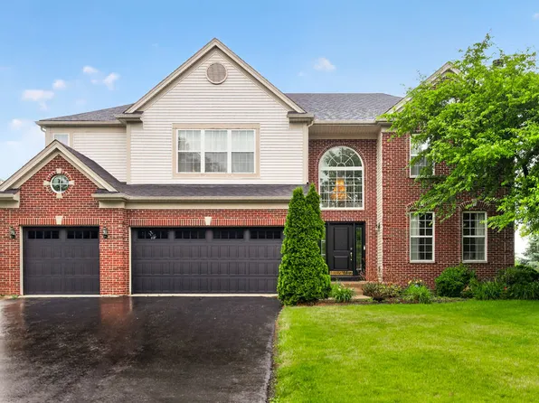 2560 McDuffee Cir, North Aurora, IL 60542