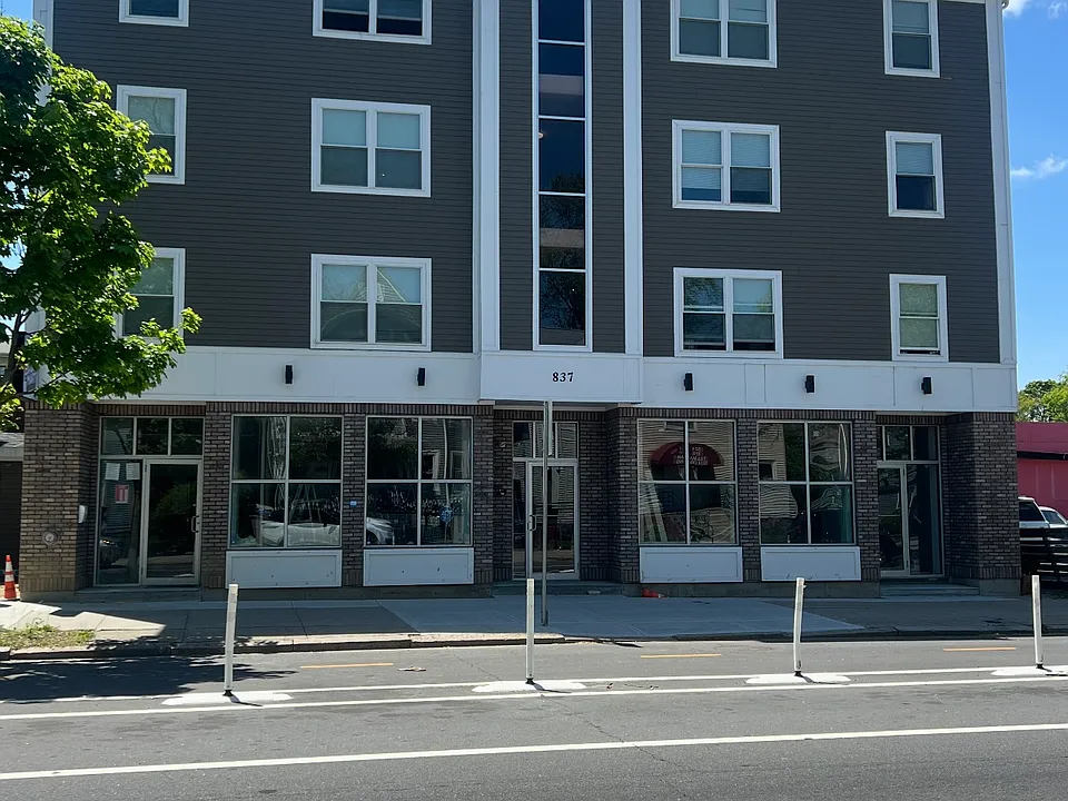 837 Broad St #3C
