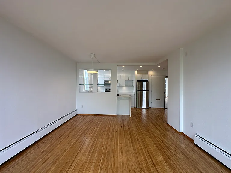 1100 Jervis St — Photo 18
