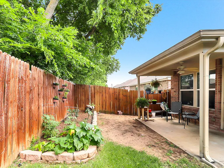 1713 Megan Creek Dr — Photo 36
